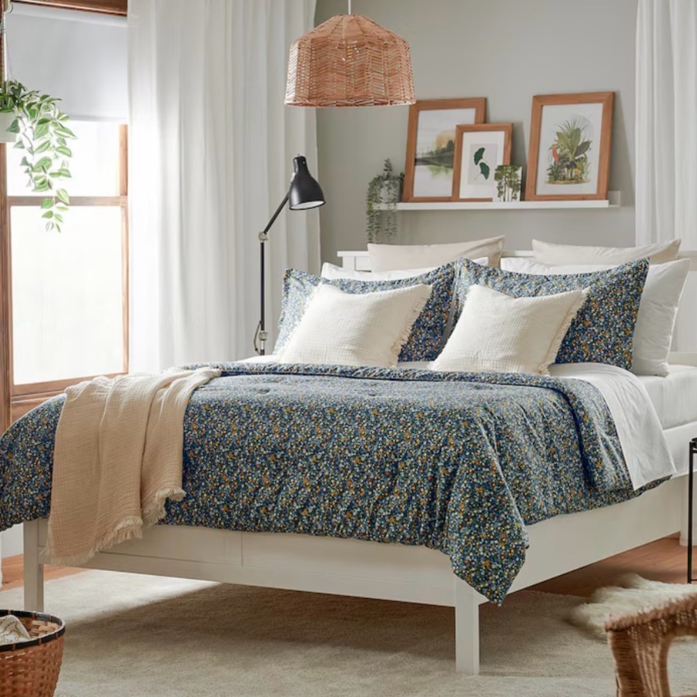 IKEA ditsy floral bedspread {Full}